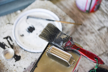 old paint brush on paint can Ready to be disposed - dirty paint brushes