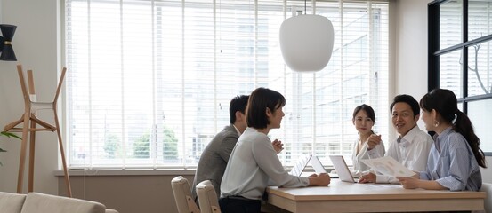 ビジネス　カジュアル　ポートレート