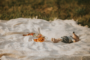 Picnic in the park on the weekend, family leisure, summer time, nobody