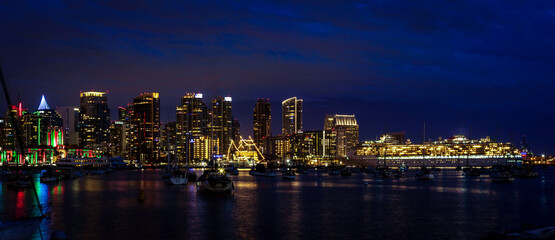 Fototapeta na wymiar Sunset and night view of San Diego downtown