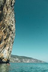 pareti rocciose con grotte nel Cilento Italia