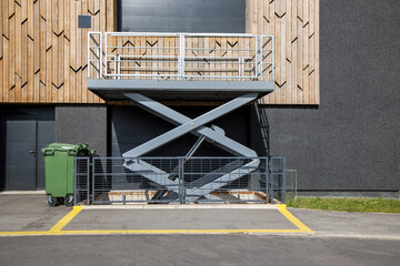 The outdoor freight elevator platform. © Alex 