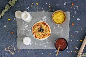 Halloween pizza with olive spiders, cheese and tomato. Step-by-step instructions for making pizza,...