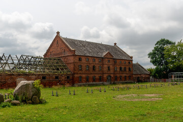 stary budynek z cegły  © FOTOWAWA