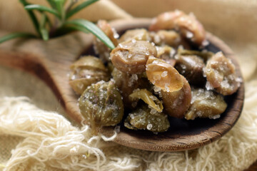 Capperi sotto sale ft0203_0003 Alcaparras en sal Capers i salann Capers in salt Kapern in Salz Kapers i salt