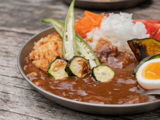 山で調理するアウトドアごはん・山ごはん【ベジタブルビーフカレー】
