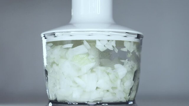 玉ねぎをフードプロセッサーでみじん切りにする