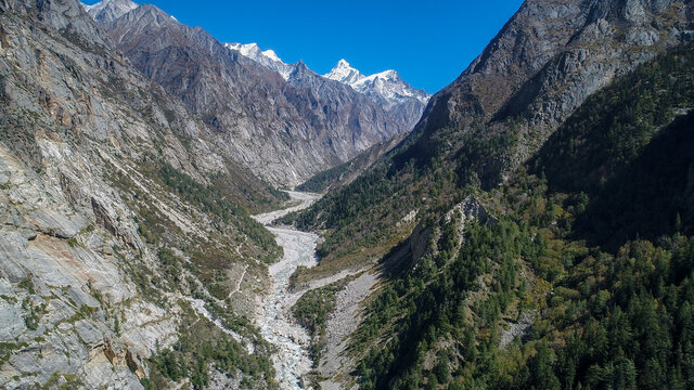 Vall&eacute;e de Gangotri dans l'&Eacute;tat de l'Uttarakhand en Inde vue du ciel