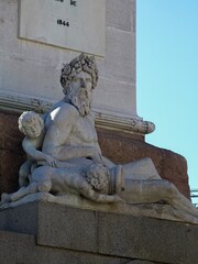 Estatua que forma parte de un monumento emblemático de la ciudad de Madrid dedicado a Felipe IV, en los Jardines de Sabatini