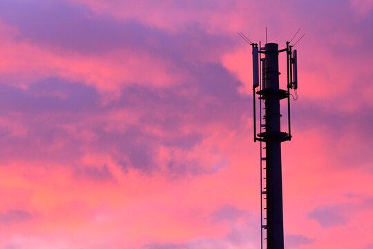 Funkmast am Abend