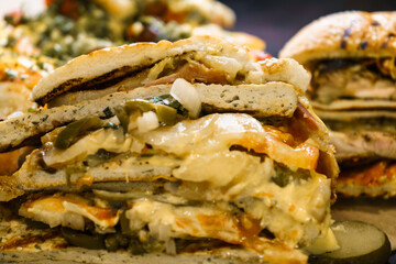 grilled chicken breast with vegetables in sandwich slice