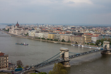Fototapeta premium Widok na nabrzeże Dunaju w Budapeszcie. Węgry