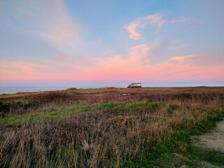 Atardecer con cielo c&aacute;lido