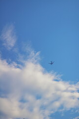 Obraz premium 空と飛行機