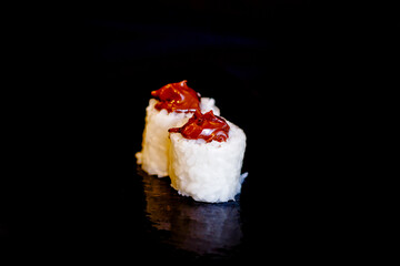 California chocolat - Photo de sushis, makis, california, chirashis, sashimis, temakis, yakitoris et plateaux sur fond noir