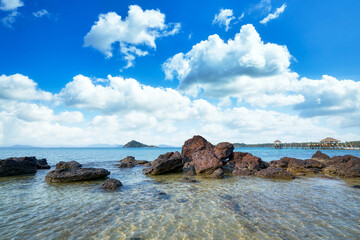 Fototapeta na wymiar seascape of koh mak island in clear day blue sky