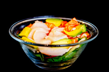 Tartare Saumon St. Jacques - Photo de sushis, makis, california, chirashis, sashimis, temakis, yakitoris et plateaux sur fond noir