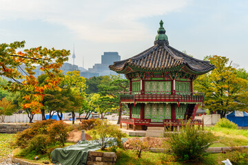 Fototapeta na wymiar Colorful autumn view of Hyangwonjeong Pavilion in Seoul