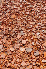 Ziegelbruch auf dem Feldweg