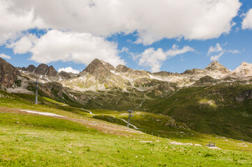 Fototapeta na wymiar St. Moritz, Piz Nair, Piz Grisch, Piz Ot, Corviglia, Oberengadin, Wanderweg, Alpen, Sommer, Graubünden, Schweiz