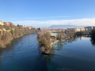 Obraz premium the junction of two rivers - Le Rhône