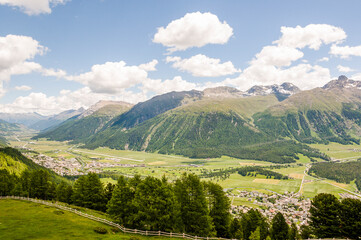 Samedan, Celerina, Corviglia, Dorf, Muottas Muragl, Val Murgl, Piz Muragl, Schafberg, Alp Languard, Oberengadin, Inn, Fluss, Inntal, Wanderweg, Graubünden, Alpen, Sommer, Schweiz