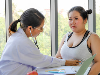 fat overweight Asian woman got advise from expert in clinical
