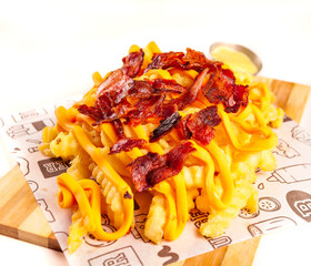 Batata Frita com Cheddar e Bacon