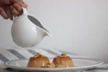 Flan de turrón con caramelo