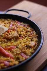 Paella Valenciana con carne y verduras