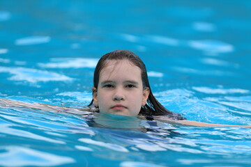 Fototapeta na wymiar portrait of a young girl in the pool