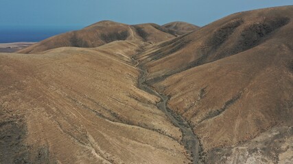 desert that joins the sea for its mountains and ravines