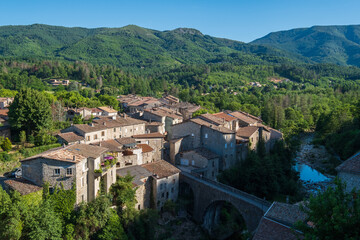 France, Ardèche (07), le village de Jaujac dans le parc naturel régional des monts d'Ardèche.