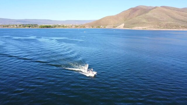 boat on the lake, surfing on the lake