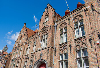 Edificio con ventanas