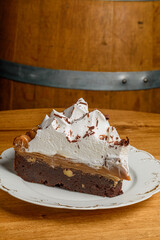 Torta brownie de dulce de leche y merengue