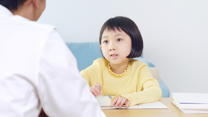 勉強する女の子　個別指導　家庭教師