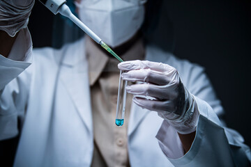 ウィルスの研究所で働く研究員