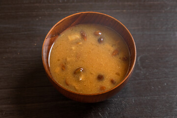 味噌汁　Typical Japanese miso (fermented soy) soup
