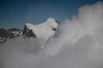 Vol au dessus des Alpes Suisses