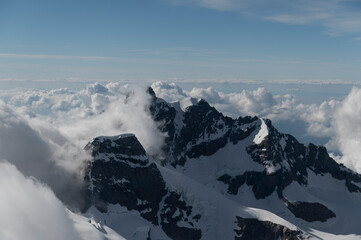 Fototapeta na wymiar Vol au dessus des Alpes Suisses