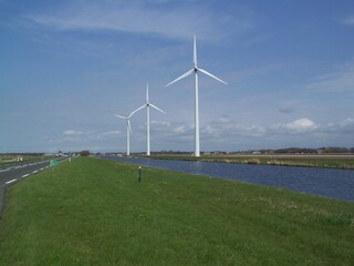 Windräder am Nordhollandkanal