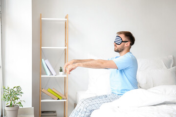 Obraz premium Male sleepwalker in his bedroom