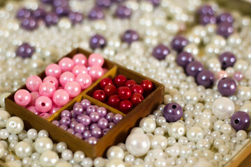 Multicolored pearl beads