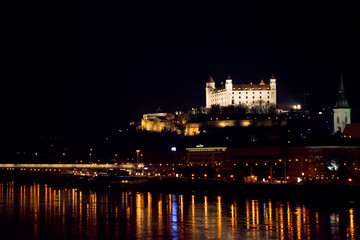 Fototapeta na wymiar Bratislava castle on the Danube river at night