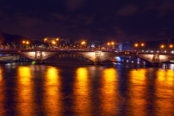 Fototapeta na wymiar Pont des Invalides In the night illumination . Night view of Seine river and bridge in Paris 
