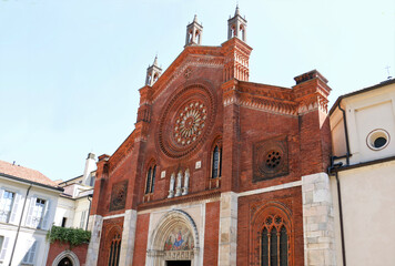 Milan city tour: la facciata della chiesa di San Marco nel quartiere Brera