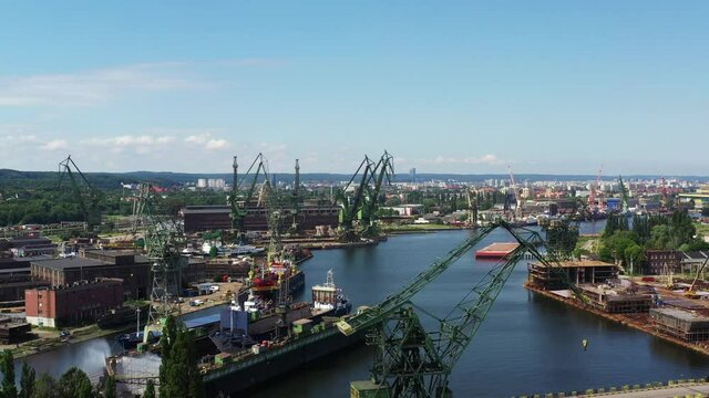 stocznia gdańska- budowa statków - przemysł stoczniowy
