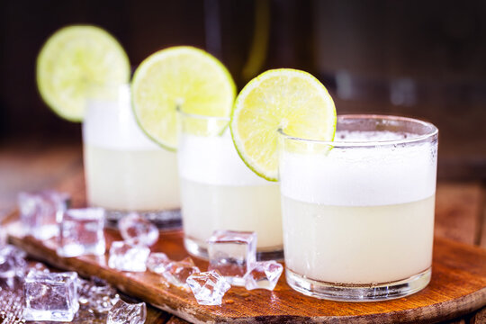 Pisco sour, a cocktail prepared with pisco and lemon, sweetened, with brandy, eggs, served cold. Original drink from turkey, south america.