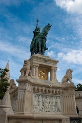 Obraz premium King Saint Istvan Stephen's modern sculpture in Budapest